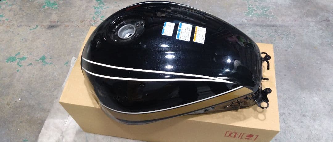 カワサキ　z900rs タンク　タイガーカラー　kawasaki