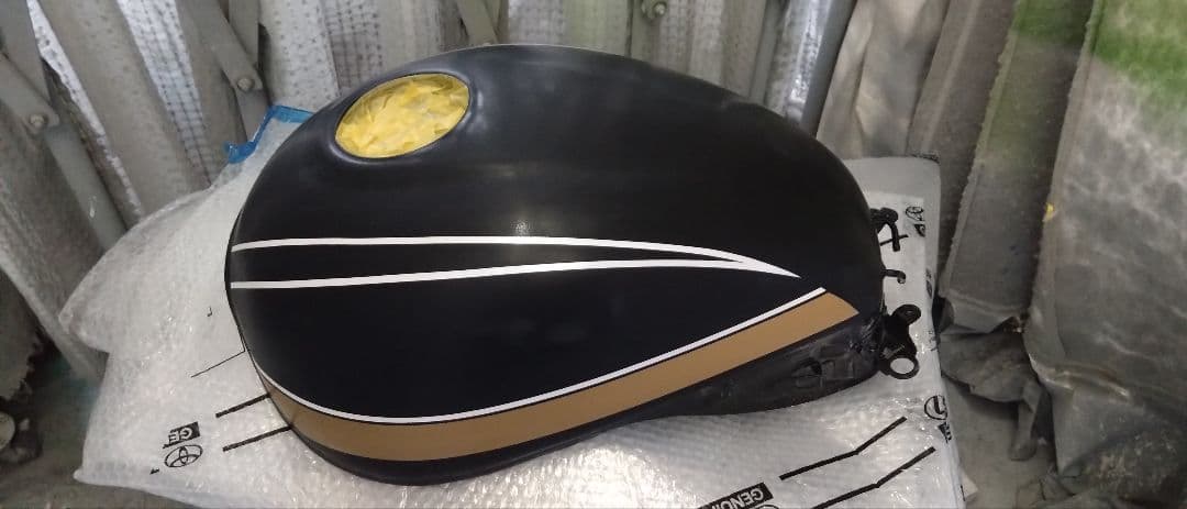 カワサキ　z900rs タンク　タイガーカラー　kawasaki