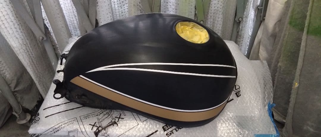 カワサキ　z900rs タンク　タイガーカラー　kawasaki