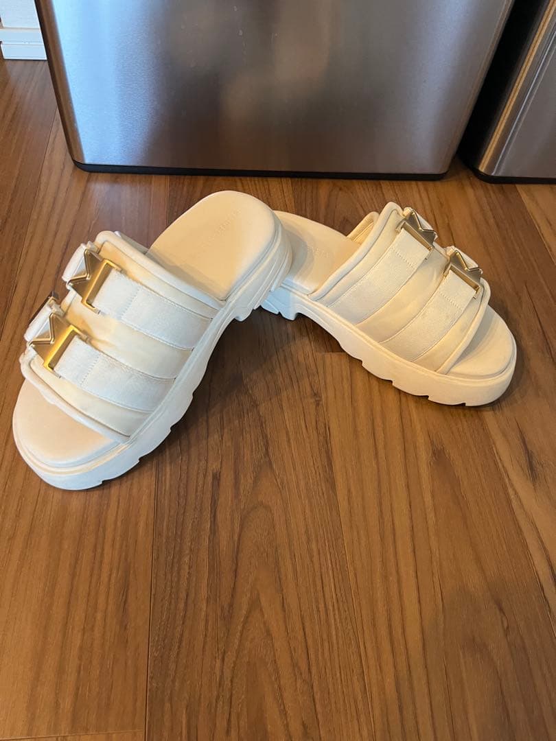 ボッテガ・ヴェネタ ホワイトサンダル