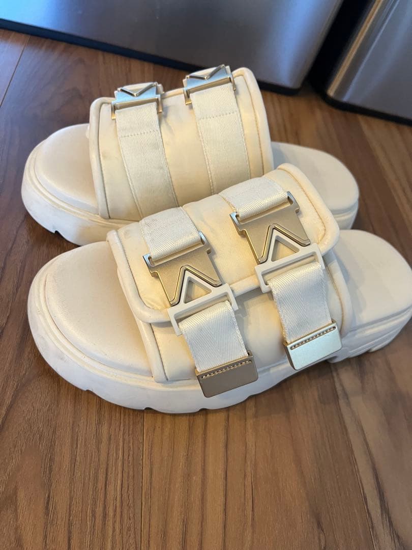 ボッテガ・ヴェネタ ホワイトサンダル