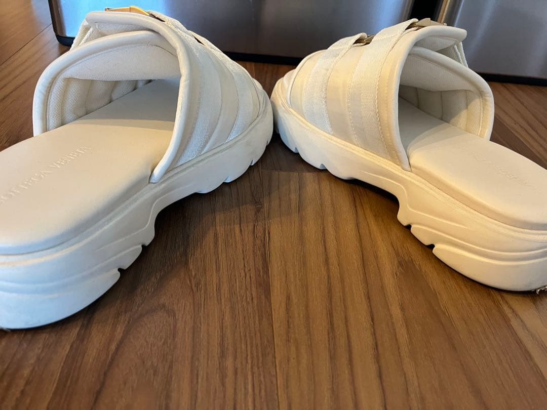 ボッテガ・ヴェネタ ホワイトサンダル