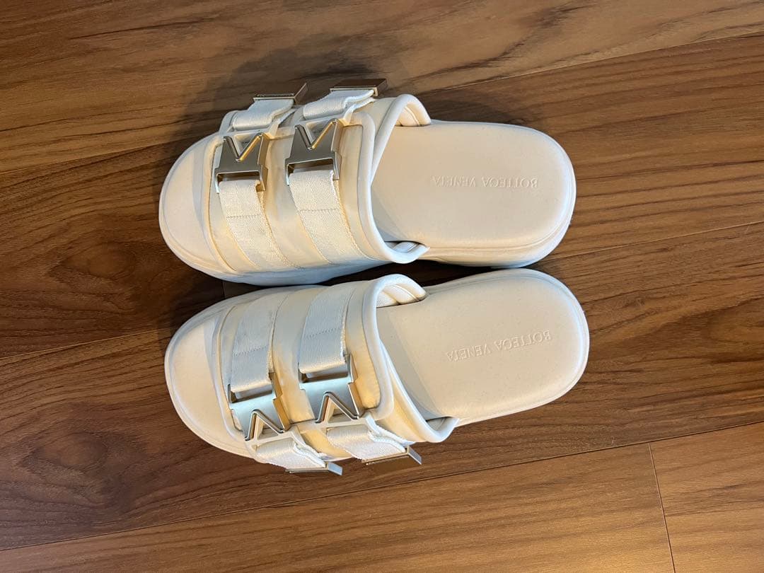 ボッテガ・ヴェネタ ホワイトサンダル