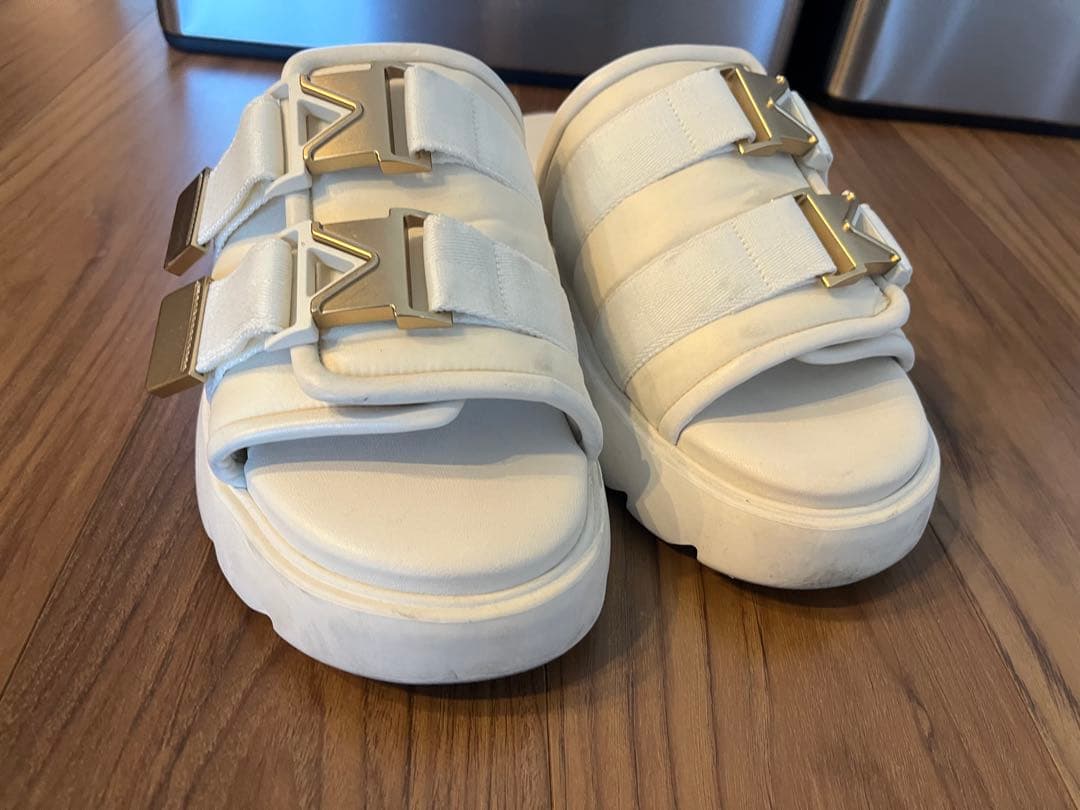 ボッテガ・ヴェネタ ホワイトサンダル