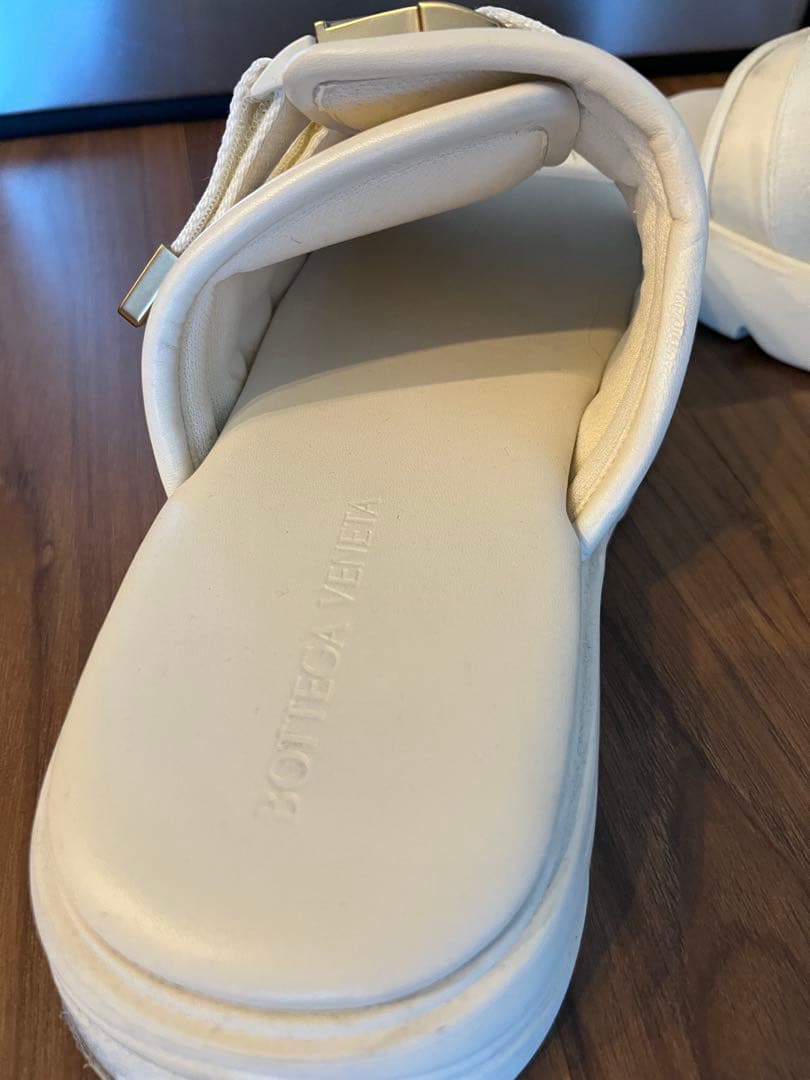 ボッテガ・ヴェネタ ホワイトサンダル