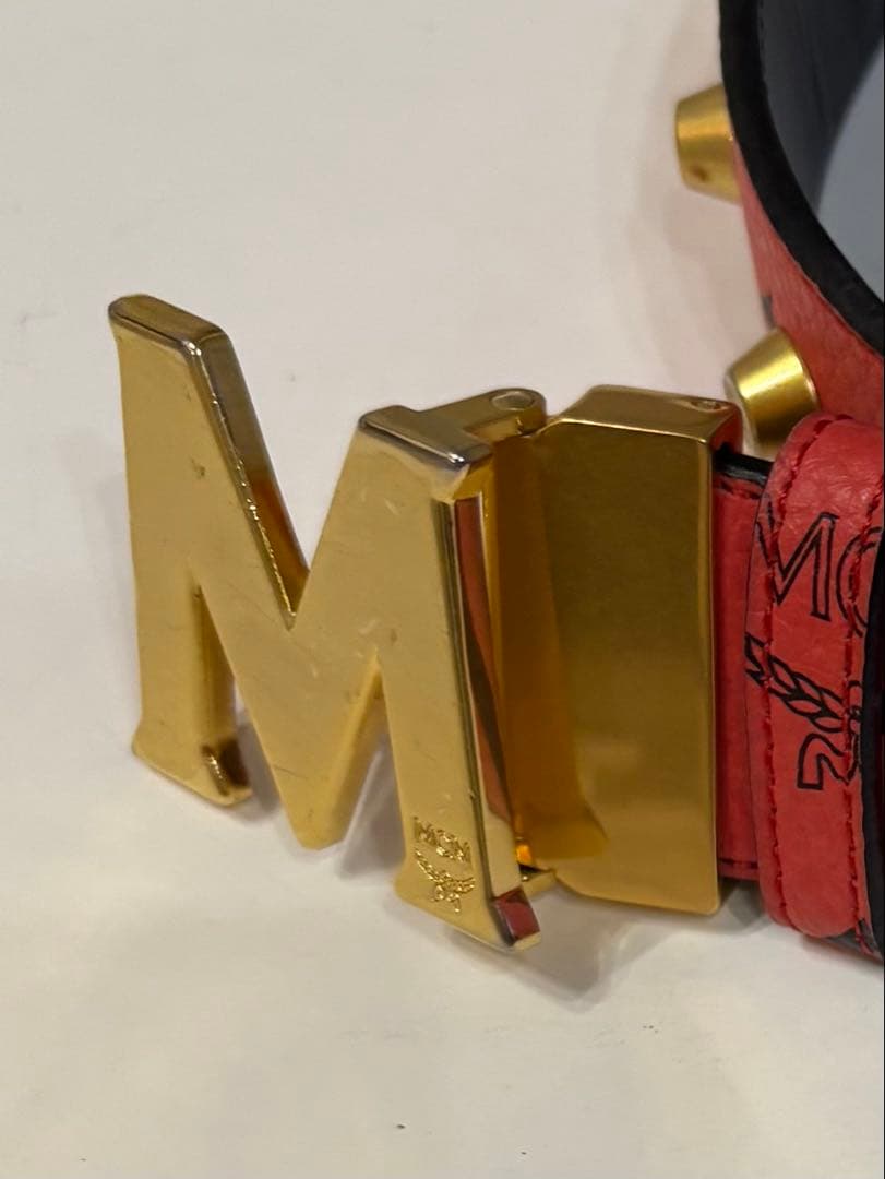 MCM エムシーエム☆ベルト ロゴ柄 ヴィセトス スタッズ　赤　80