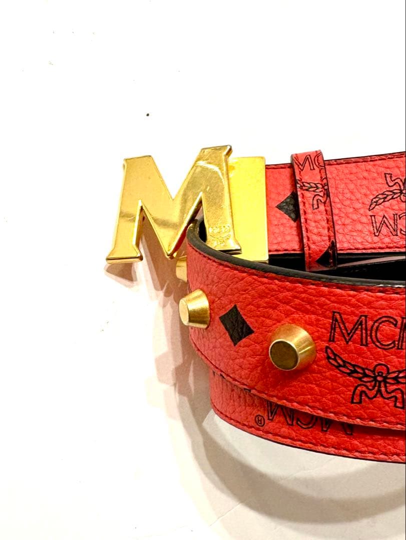 MCM エムシーエム☆ベルト ロゴ柄 ヴィセトス スタッズ　赤　80