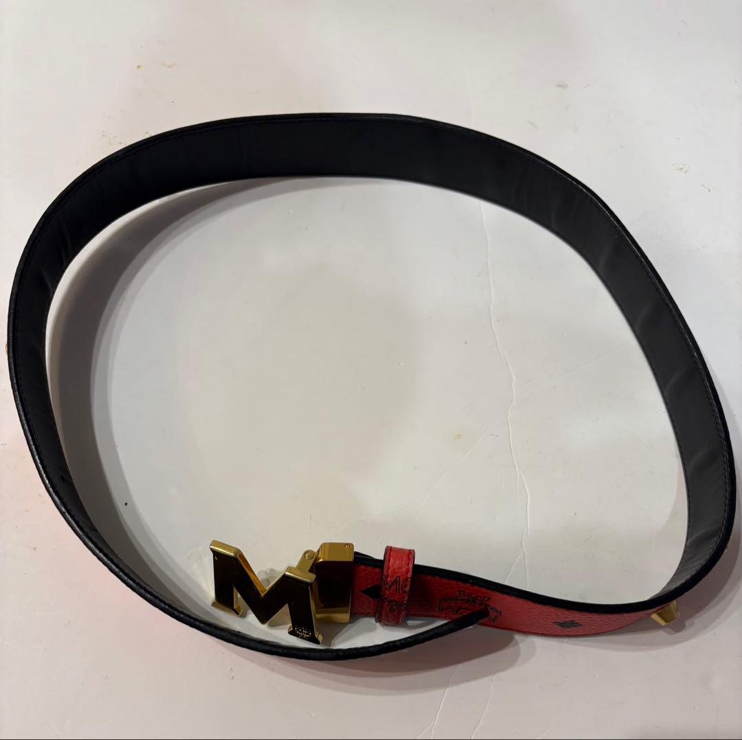 MCM エムシーエム☆ベルト ロゴ柄 ヴィセトス スタッズ　赤　80