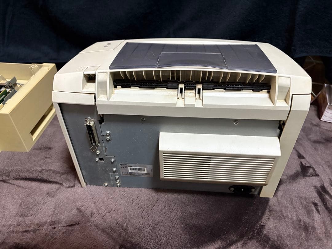 EPSON レーザープリンター　LP-900 A4給紙トレイ付