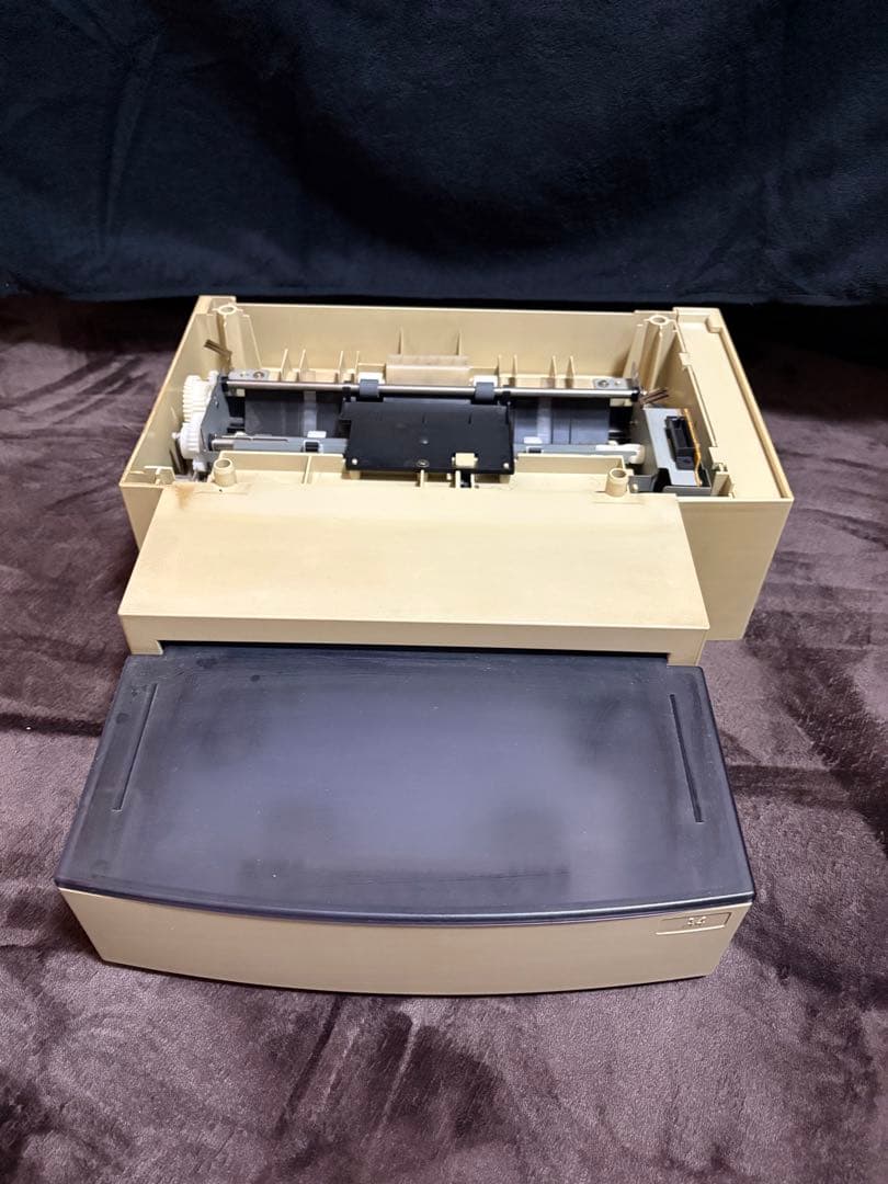 EPSON レーザープリンター　LP-900 A4給紙トレイ付