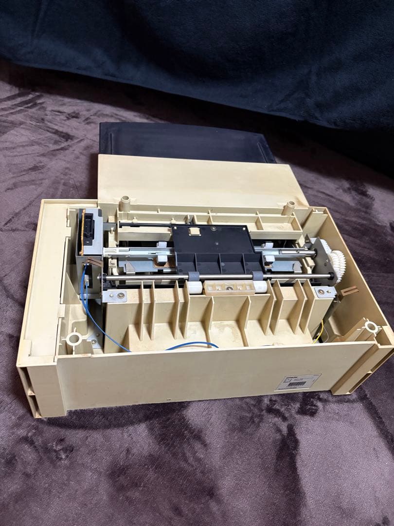 EPSON レーザープリンター　LP-900 A4給紙トレイ付