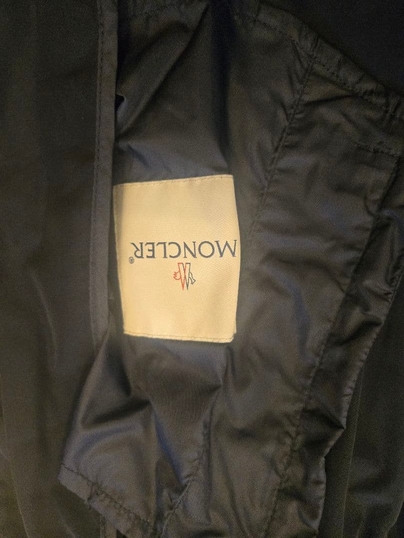 期間限定価格！MONCLER ネイビー フード付きブルゾン 1サイズ。