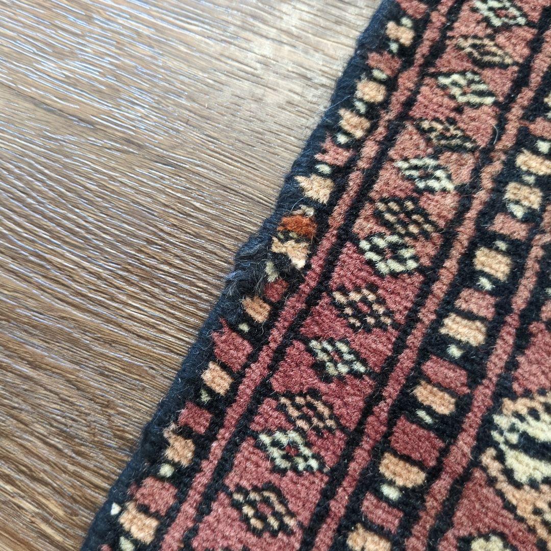 パキスタン　ヴィンテージラグ　トライバルラグ　手織り絨毯