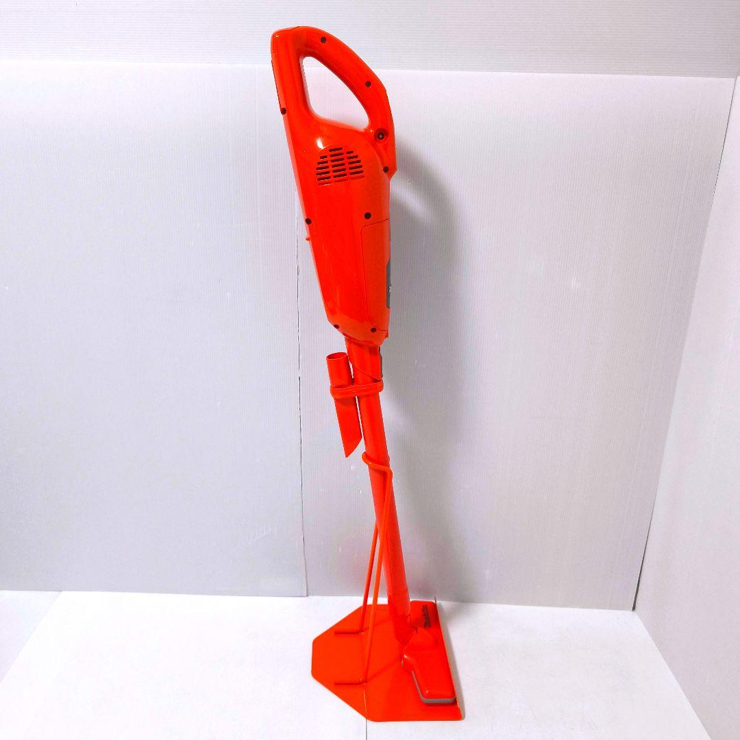 【送料無料】マキタ 充電式クリーナー ターボ・60 スタンド付 CL113FD