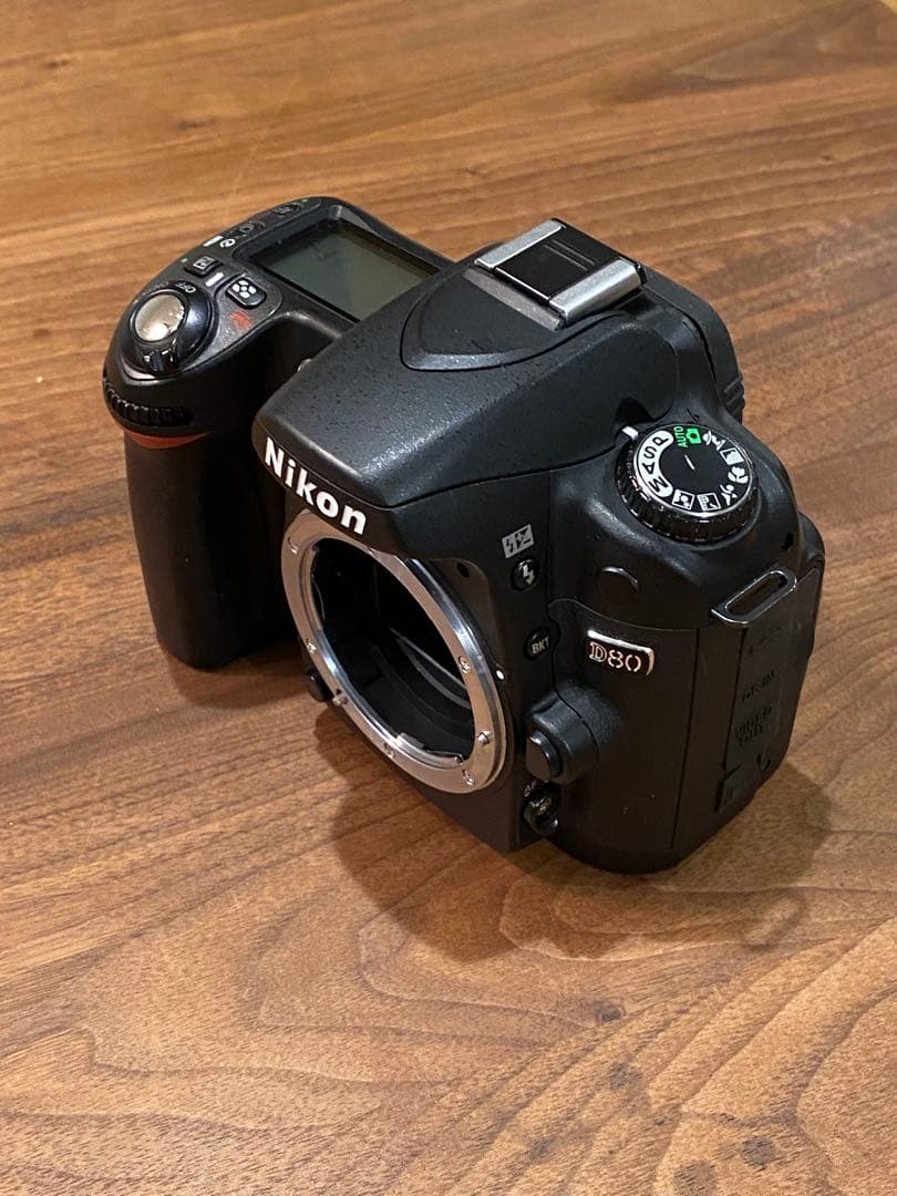 Nikon D80 デジタル一眼レフ　ボディとバッテリー