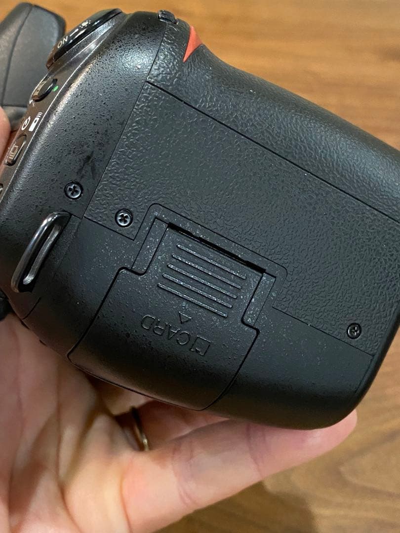 Nikon D80 デジタル一眼レフ　ボディとバッテリー