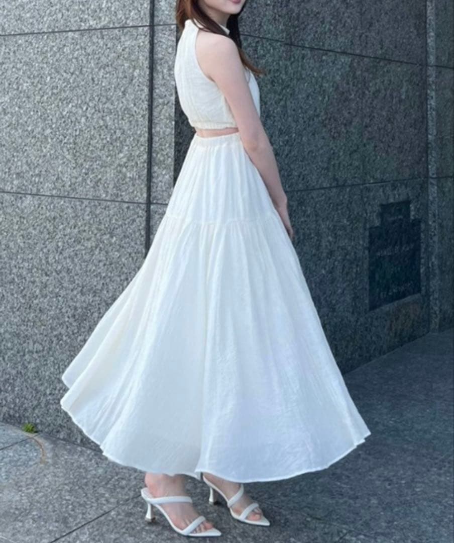 rienda ホルターネックギャザーフレアワンピース