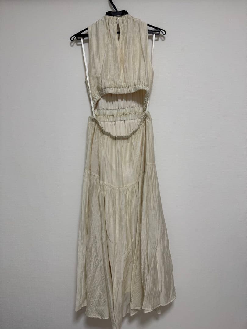 rienda ホルターネックギャザーフレアワンピース