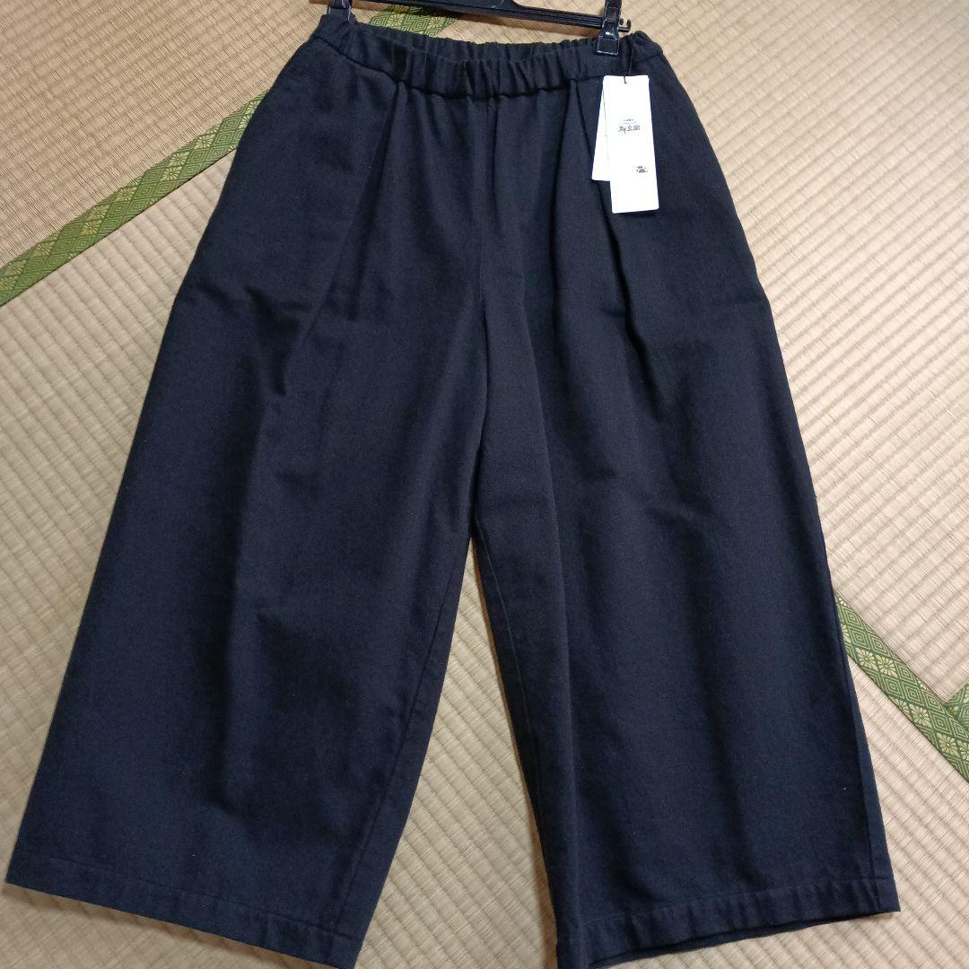 群言堂、綿サテンパンツです。