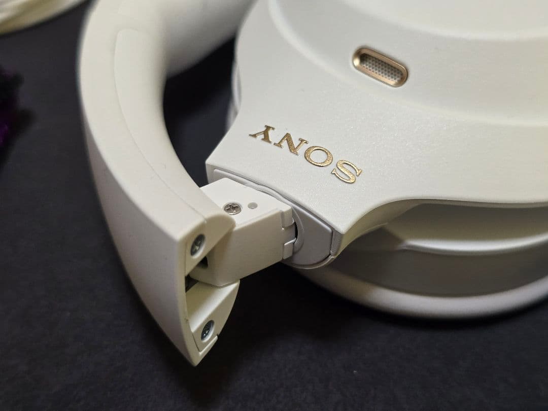 SONYワイヤレスヘッドホン WH-1000XM4 サイレントホワイト