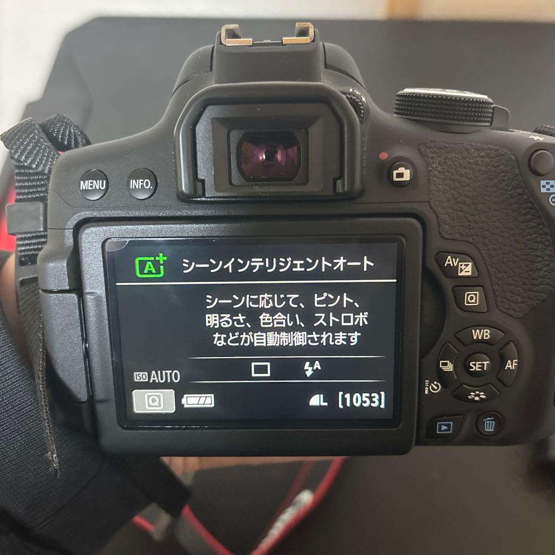 Canon EOS Kiss X8i デジタル一眼レフ【セール】