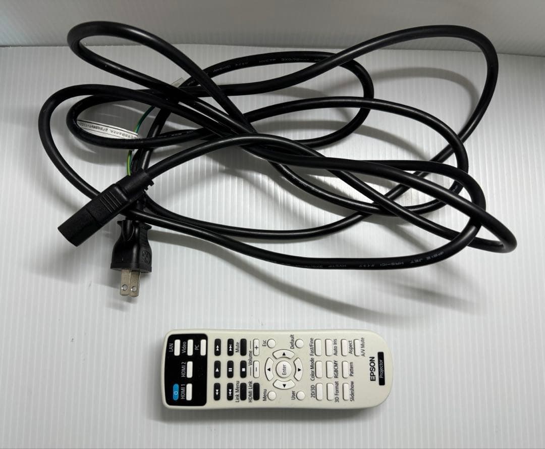 EPSONプロジェクター　EH-TW5200