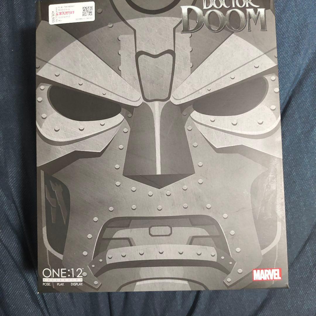 mezco メズコ　ワン12 ドクタードゥーム doctor doom