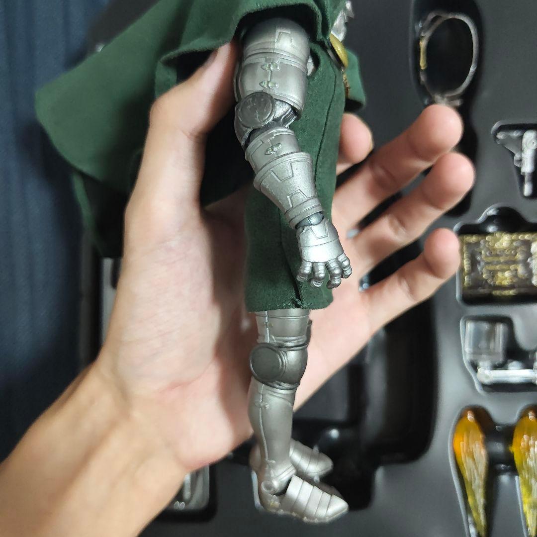 mezco メズコ　ワン12 ドクタードゥーム doctor doom