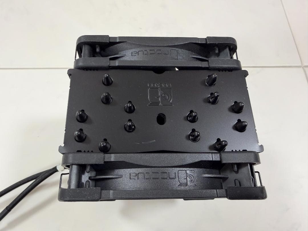 Noctua NH-U12A chromax.black + NA-HC8カバー