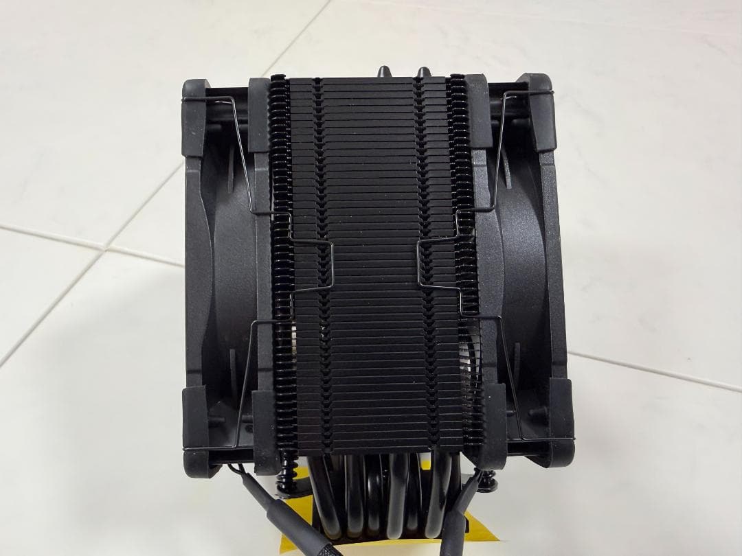 Noctua NH-U12A chromax.black + NA-HC8カバー