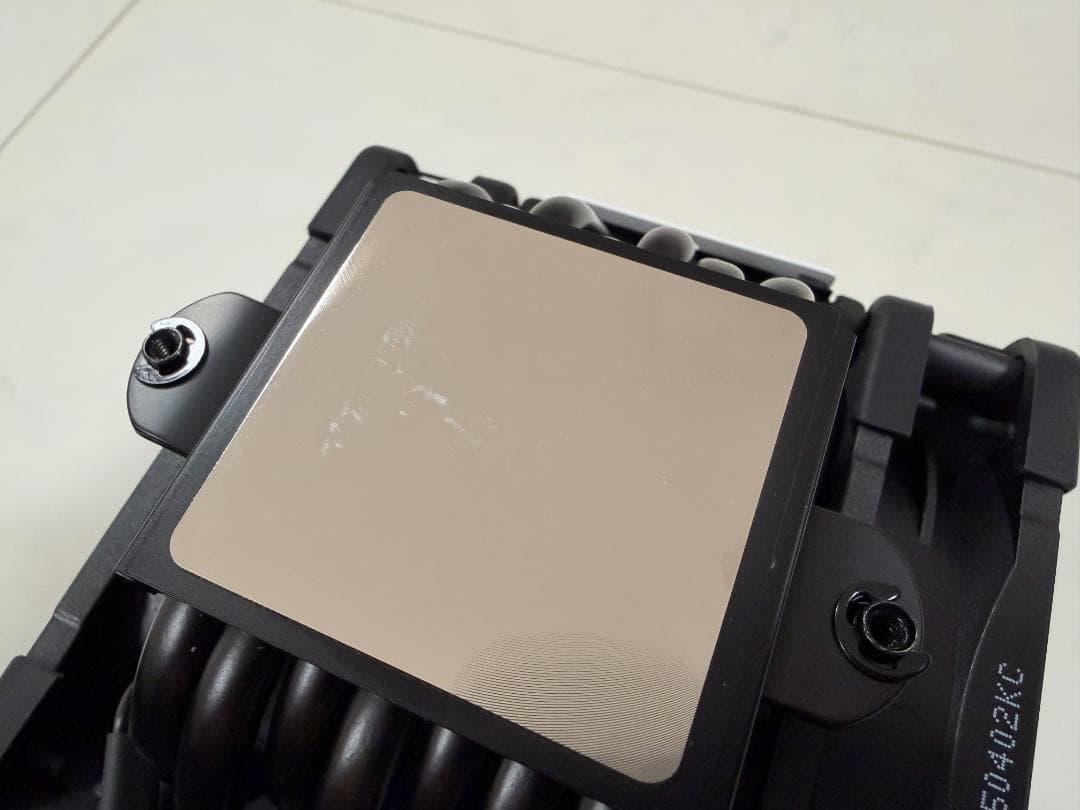 Noctua NH-U12A chromax.black + NA-HC8カバー