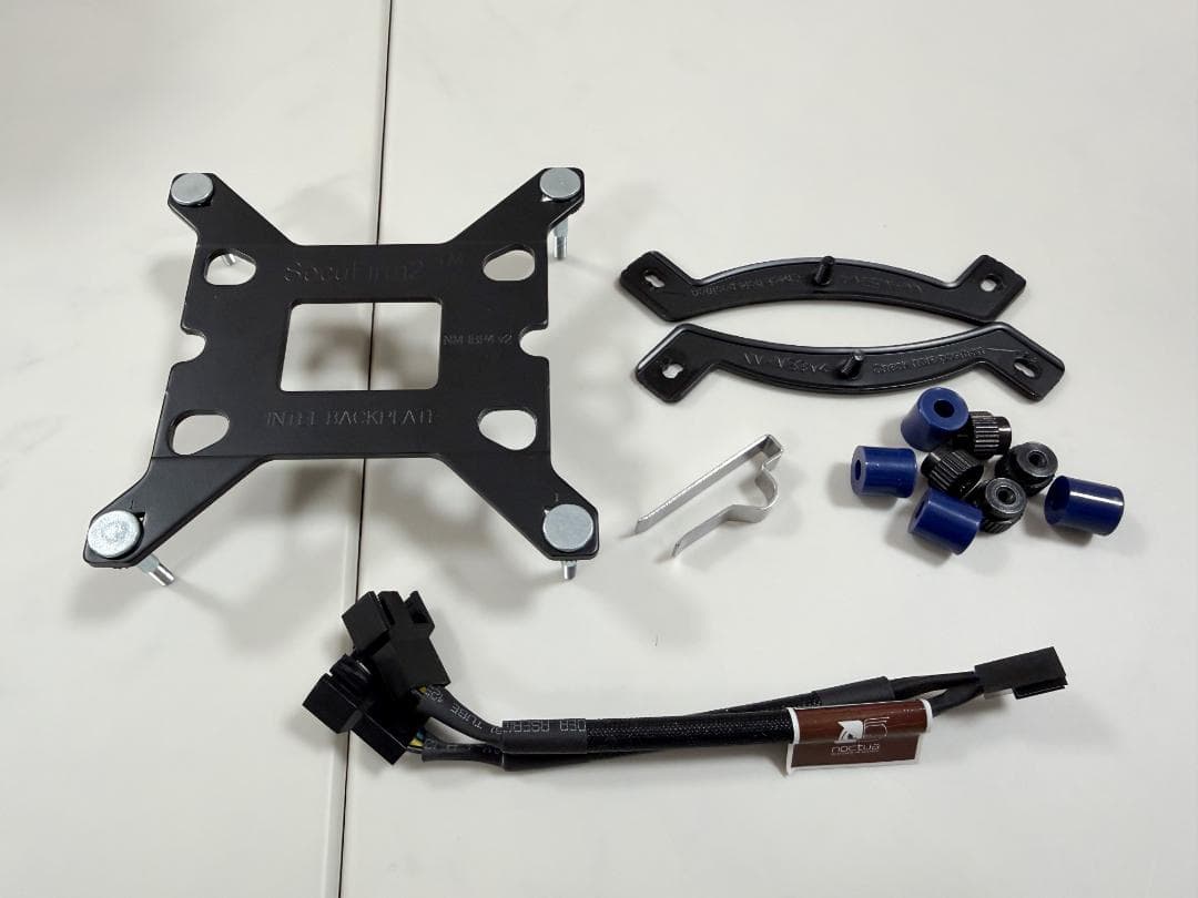 Noctua NH-U12A chromax.black + NA-HC8カバー