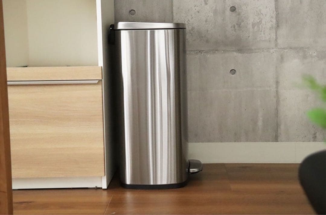 ステンレス製　フットペダル式ゴミ箱① 50L 45L対応