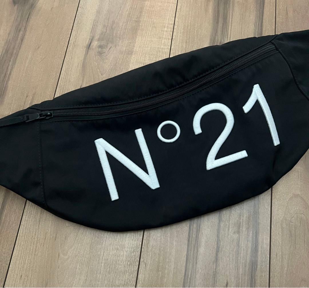 N°21 ブラック ボディバッグ・ウエストポーチ