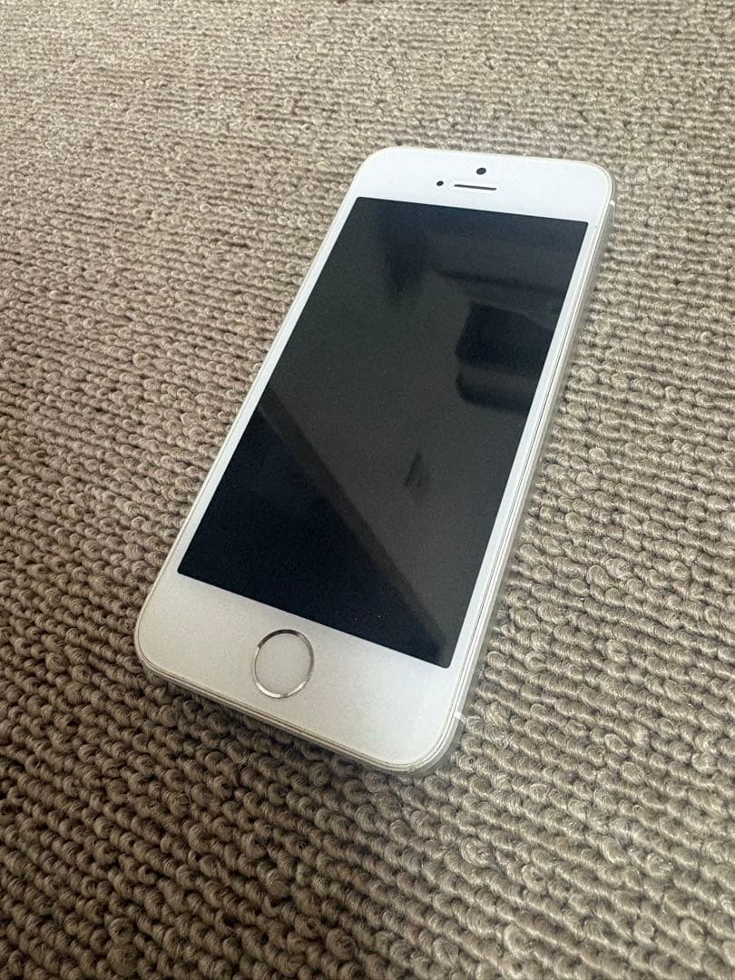 Apple iPhone SE 第一世代 シルバー 64GB 本体