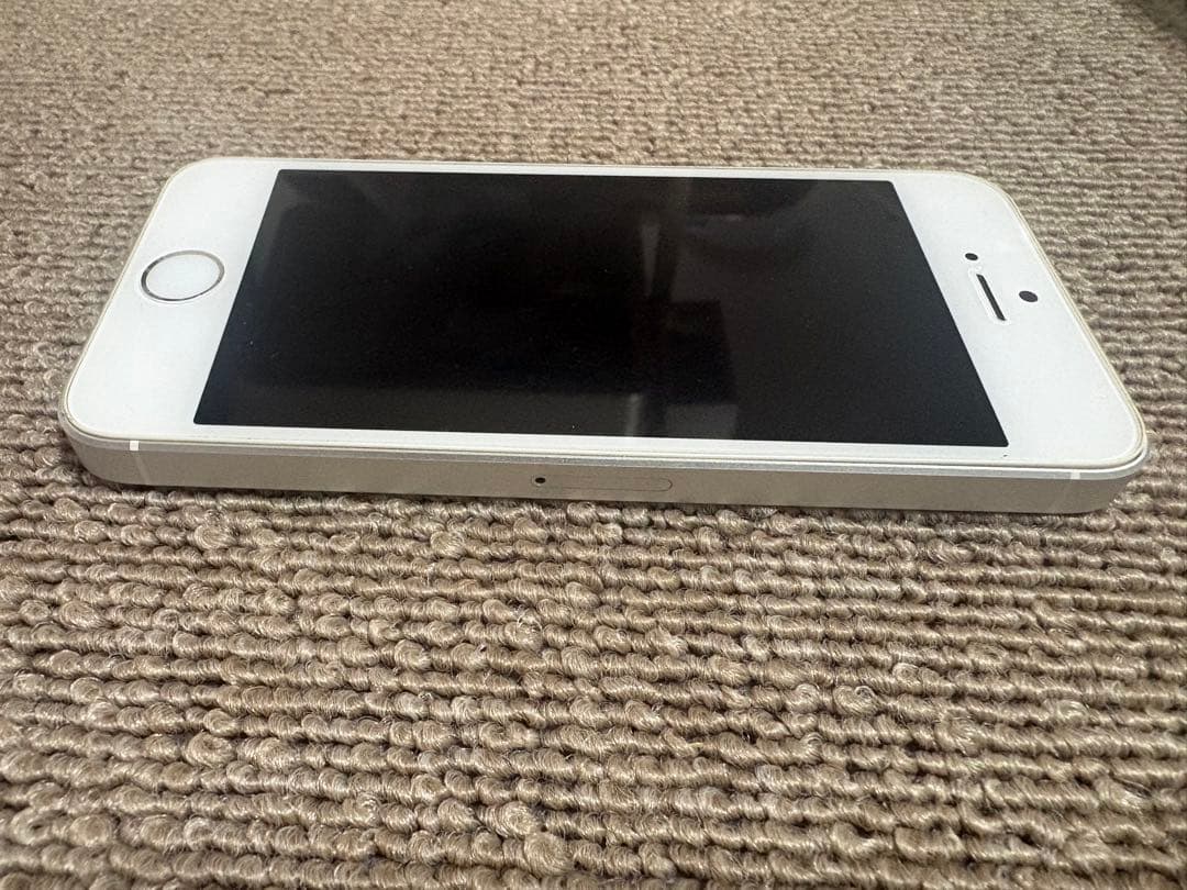 Apple iPhone SE 第一世代 シルバー 64GB 本体