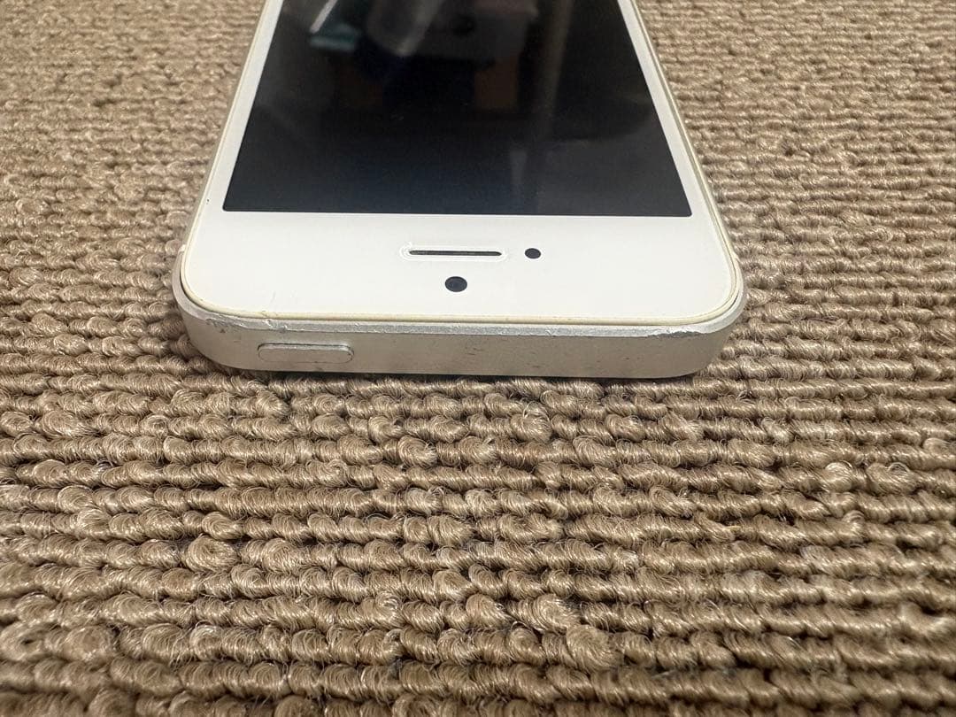 Apple iPhone SE 第一世代 シルバー 64GB 本体