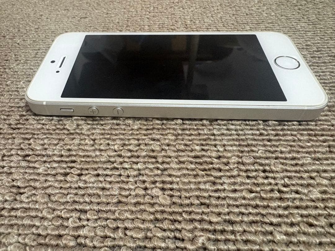Apple iPhone SE 第一世代 シルバー 64GB 本体