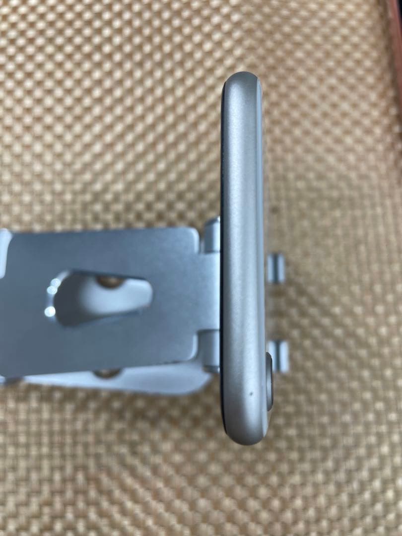 iPhone SE 第3世代 64 GB スターライトSIMフリー【2659】