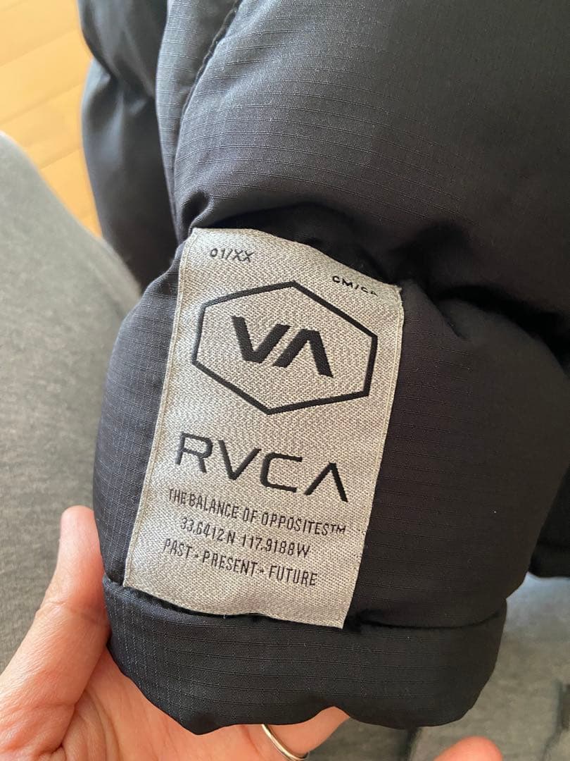 【美品】rvca AZUL コラボ　ダウン　M