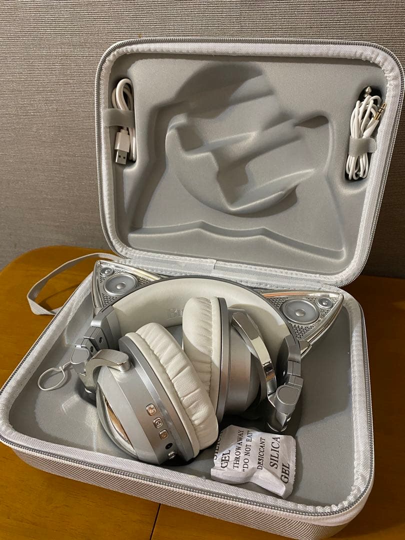 Brookstone アリアナグランデ　猫耳ヘッドホン