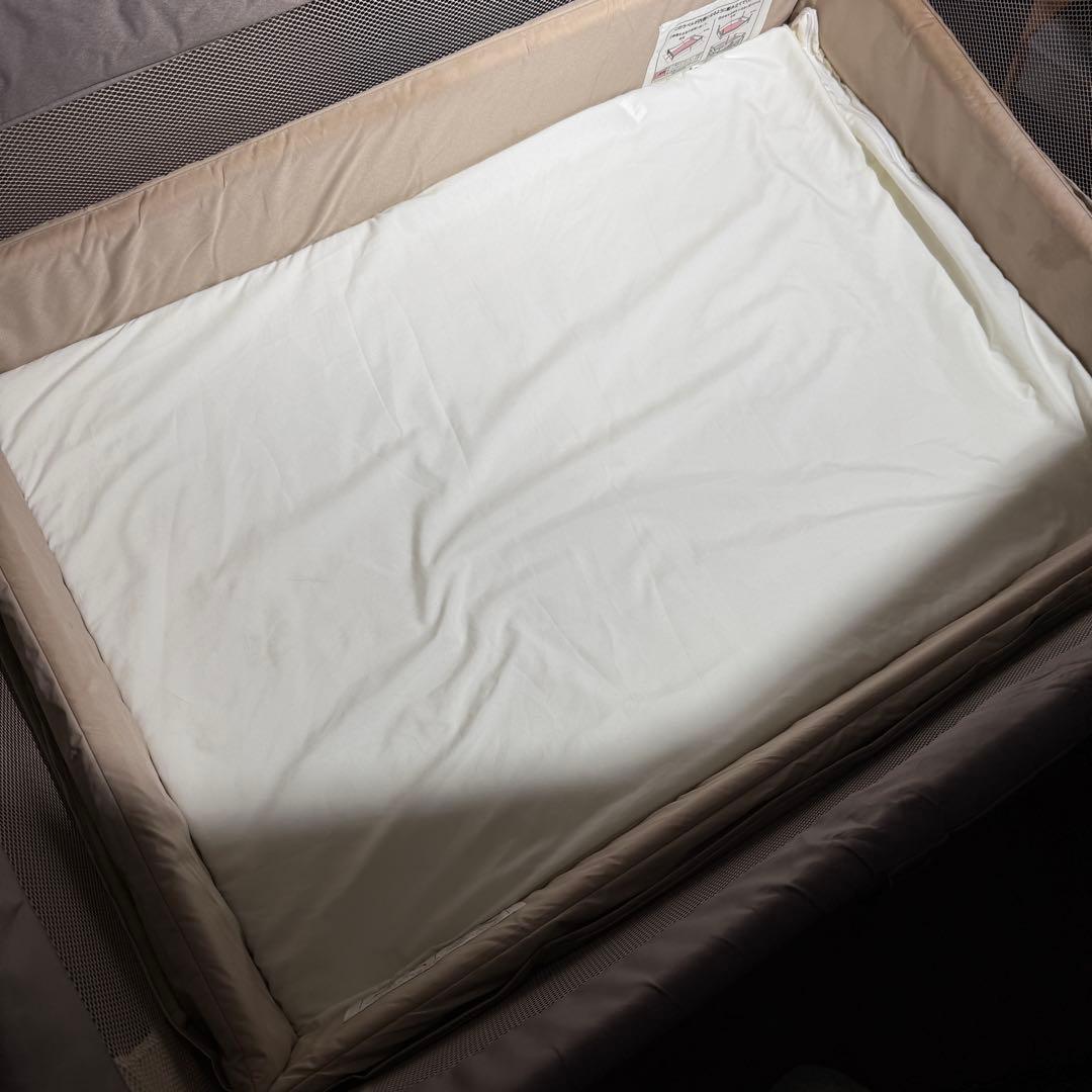 アップリカ ココネルエアープラスAB ベッド+防水シーツ付き