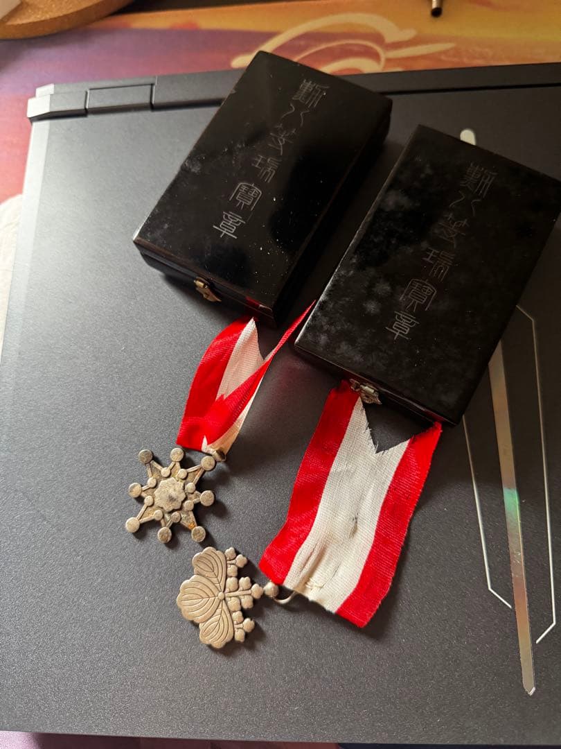 勲八白色桐葉章 勲八等瑞宝章 勲章 4個セット ケース付き 純銀製 63.01g