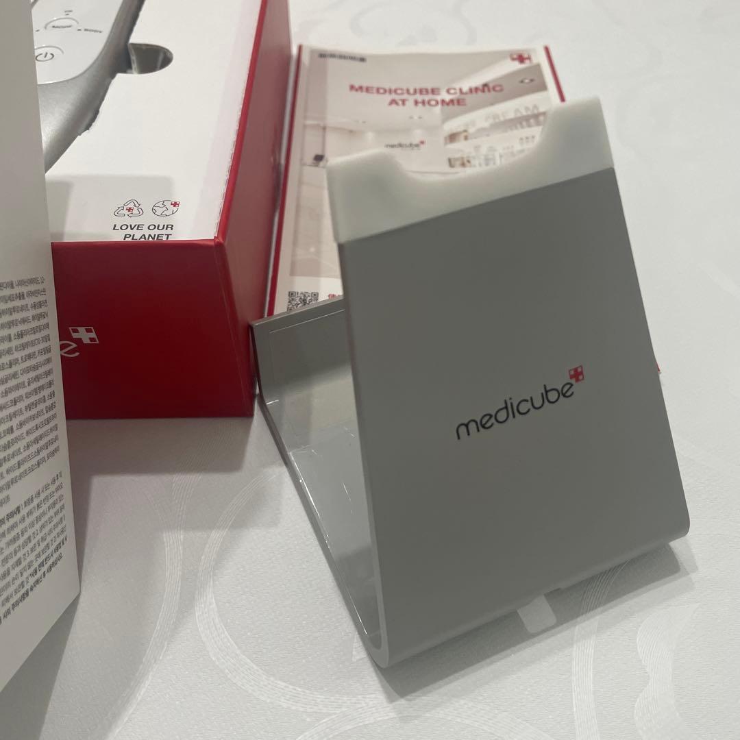 ほぼ未使用　メディキューブ美顔器　MEDICUBE AGE-R01ダーマショット