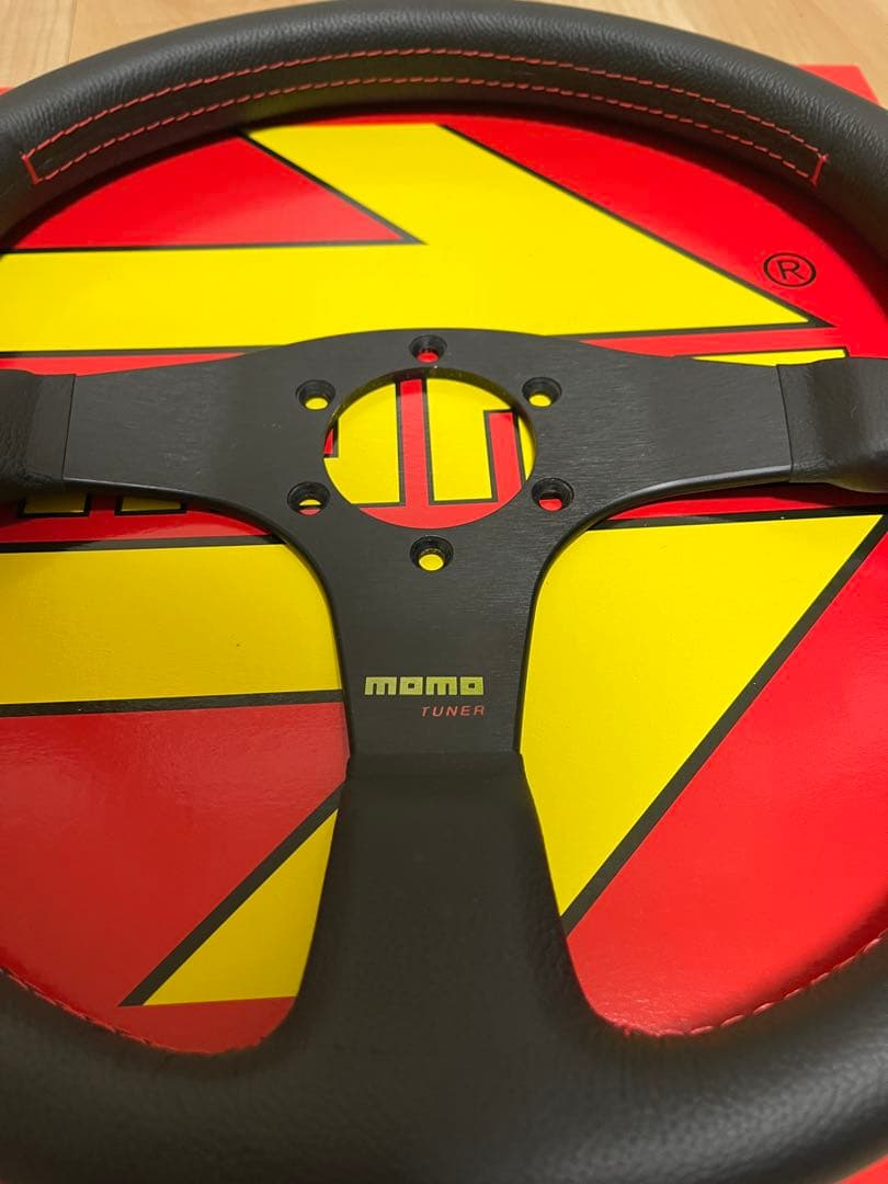 【箱・ホーンあり】momo チューナーブラック　ステアリング