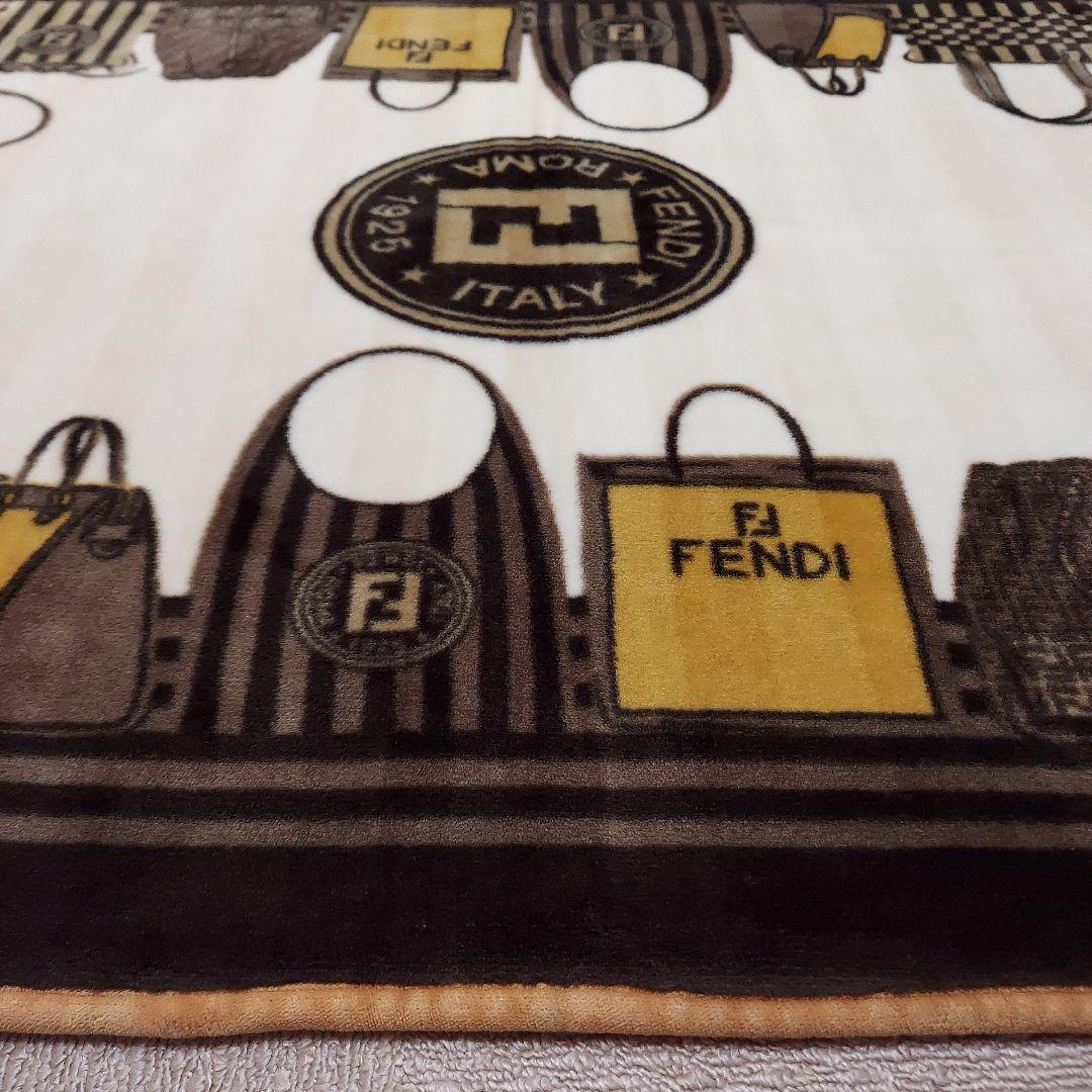 FENDI　フェンディ　バック 柄　ニューマイヤー ハーフ毛布