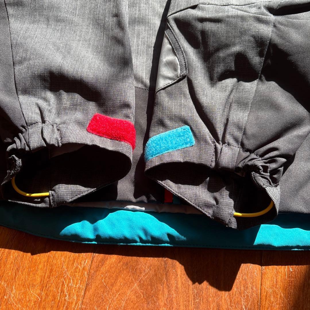 まるで新品☆DESCENTE スキー スノボ ウェア キッズ 150サイズ調整可