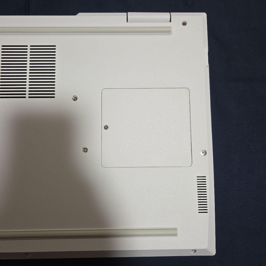 展示品　NEC LAVIE N15 PC-N155EJAW パールホワイト