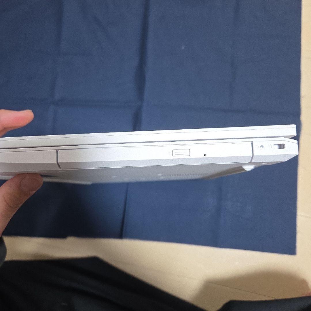 展示品　NEC LAVIE N15 PC-N155EJAW パールホワイト