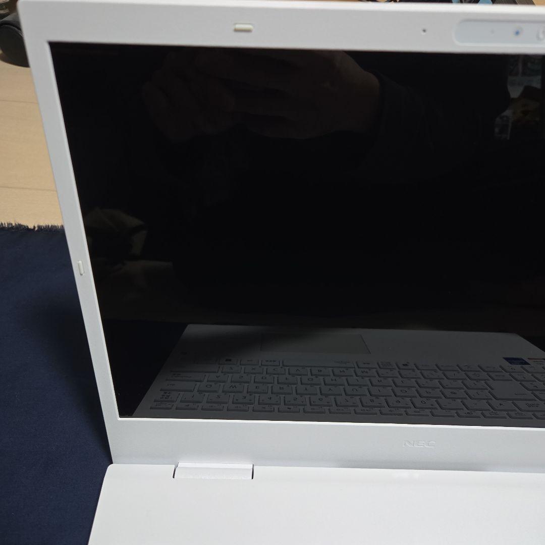 展示品　NEC LAVIE N15 PC-N155EJAW パールホワイト